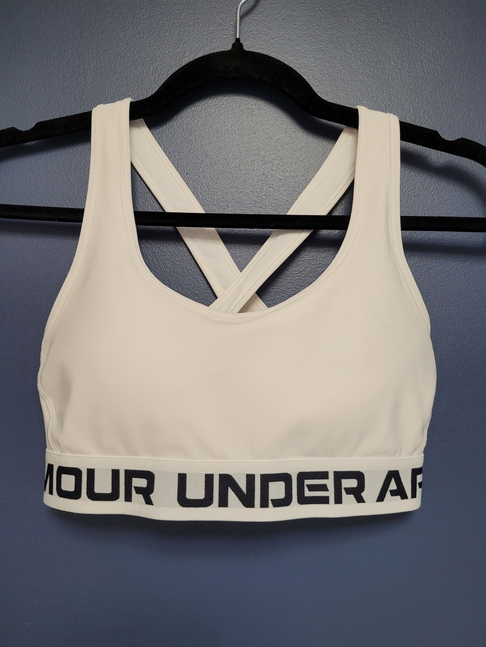 Like New Under Armour White Crossback Mid Impact Sports Bra, With Padding Cups